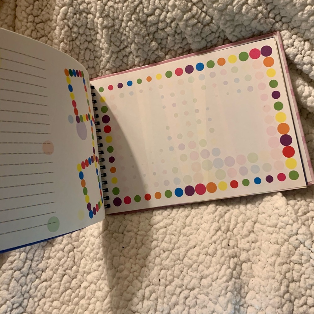 Never Used!! Scholastic Mini Scrapbook - Picture 3 of 7